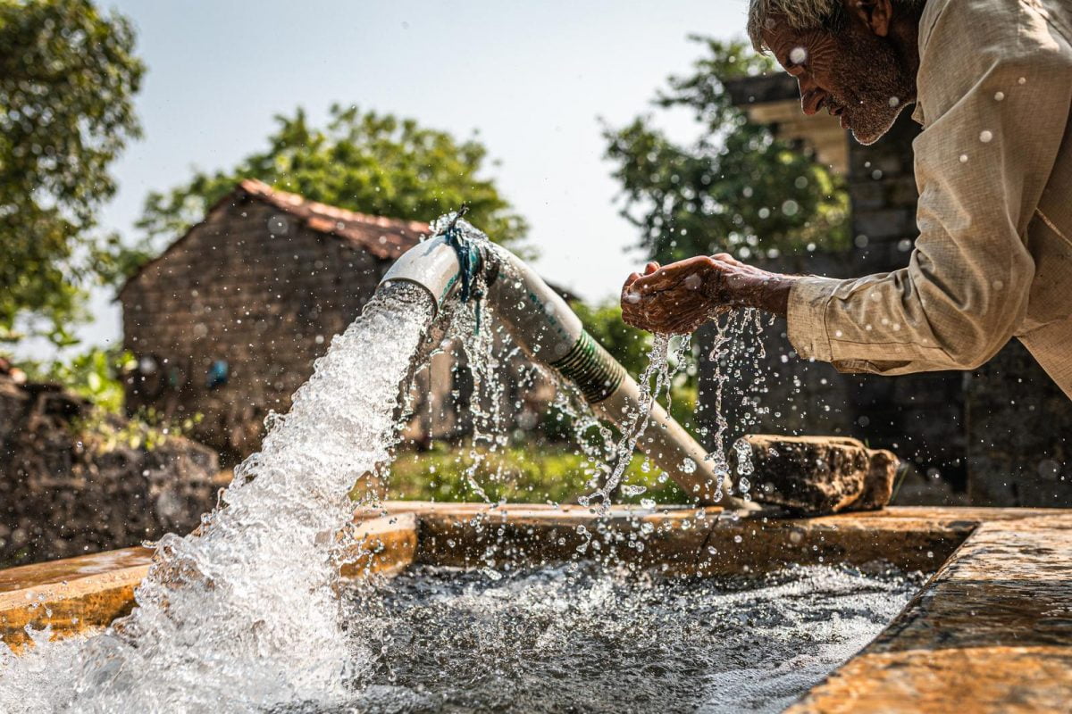 Photo Credit: BCI/Vibhor Yadav Location: Kodinar, Gujarat, India. 2019. Description: Farmworker drinking fresh groundwater.